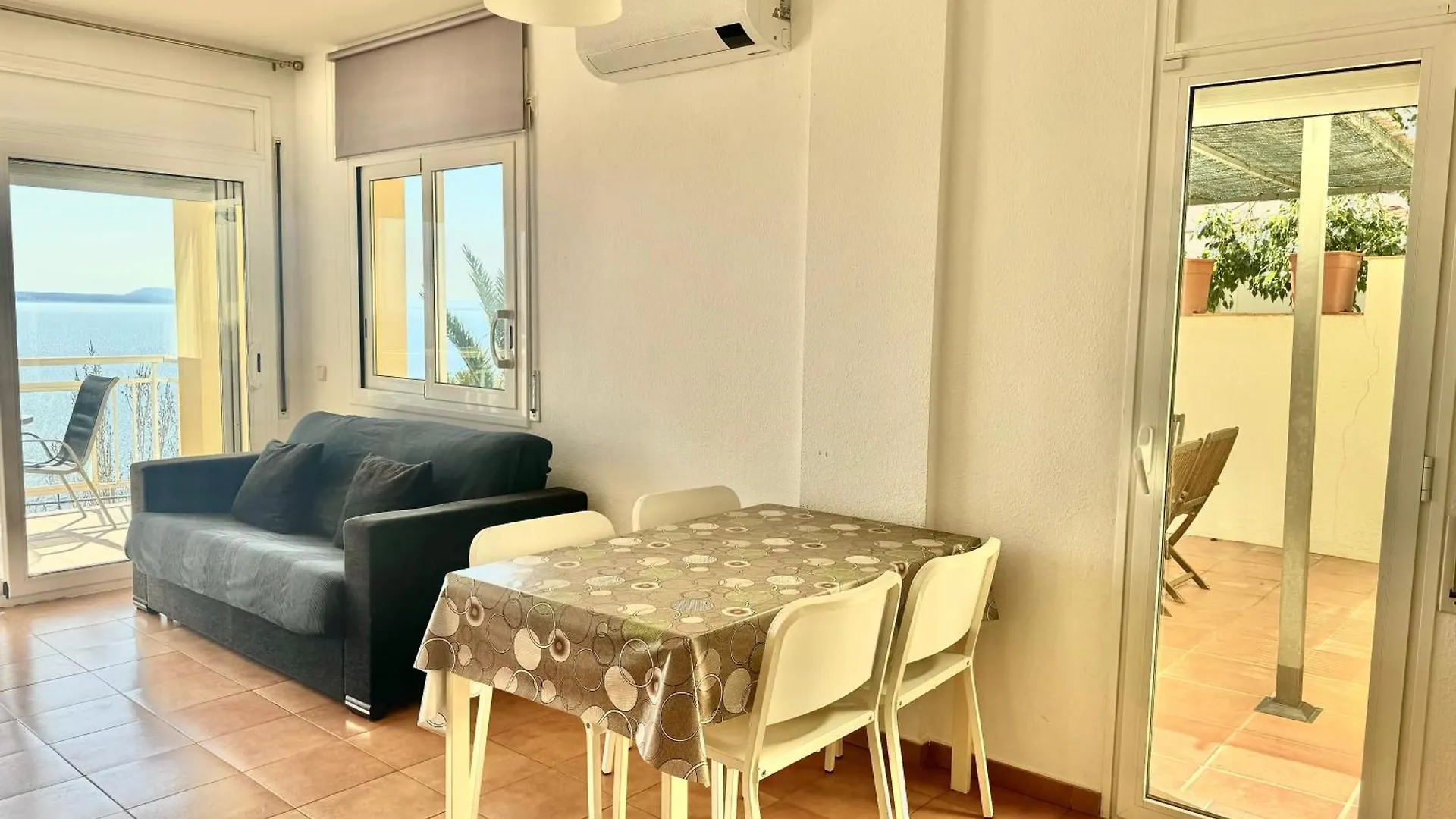 Marina 6 Apartment Roses Spain